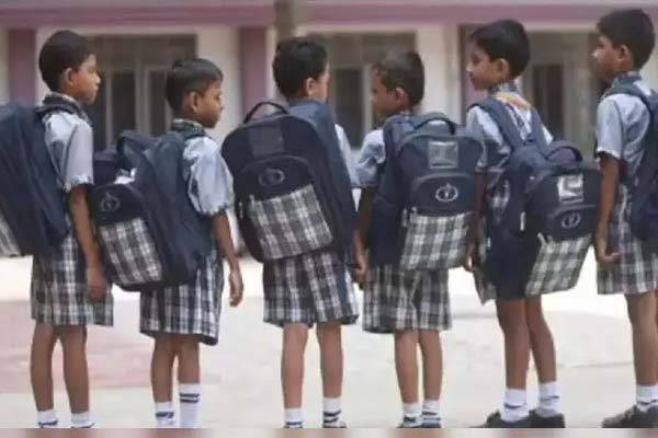 Chhattisgarh School Open Today: छत्तीसगढ़ में नए शिक्षा सत्र की शुरुआत, तिलक लगाकर हुआ बच्चों का स्वागत