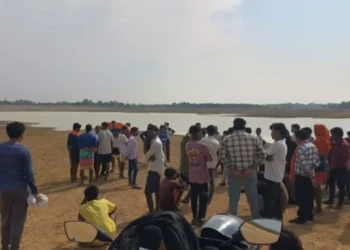 Chhattisgarh top news: छत्तीसगढ़ में बड़ा हादसा; मछली पकड़ने गए 9 ग्रामीणों की नाव बांध में पलटी, सर्च ऑपरेशन जारी