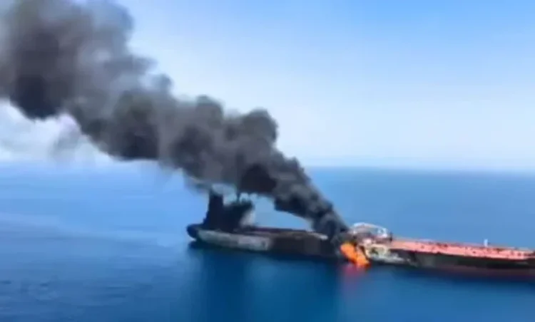 Oman coast: ओमान तट के पास टैंकर पर मिसाइल हमला, 24 भारतीय फंसे होने की आशंका