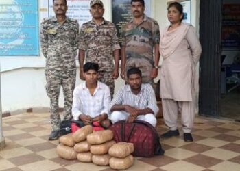 Chhattisgarh news: छत्तीसगढ़ पुलिस की बड़ी कार्रवाई, 11 किलो गांजा के साथ दो तस्कर गिरफ्तार