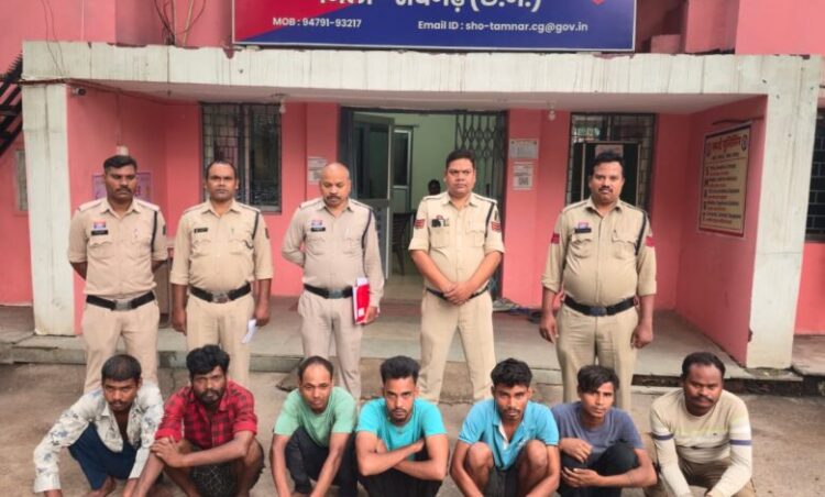 Raigarh News : तमनार में आदतन झगड़ा-मारपीट करने वाले 7 उपद्रवी युवकों पर पुलिस ने की प्रतिबंधात्मक कार्रवाई, जारी हुआ जेल वारंट