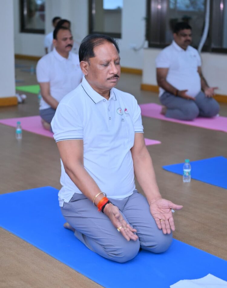 चिंतन शिविर 3.0 : योग से हुई नई सुबह, मुख्यमंत्री विष्णु देव साय ने दिया स्वस्थ और संतुलित जीवन का संदेश*
