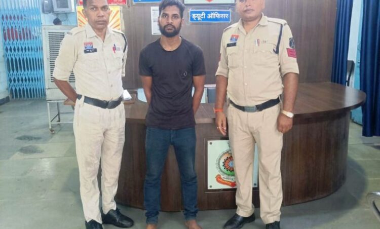 Raigarh News : “अभियान संवेदना” के तहत गुम बालिका बिलासपुर के सीपत से सकुशल दस्तयाब, शादी का झांसा देकर भगाने वाला आरोपी गिरफ्तार