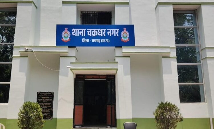 Raigarh News : आशीर्वाद मेडिकल स्टोर में चोरी का 24 घंटे में खुलासा, चोरी में शामिल चार आरोपियों में दो विधि से संघर्षरत बालक हिरासत में