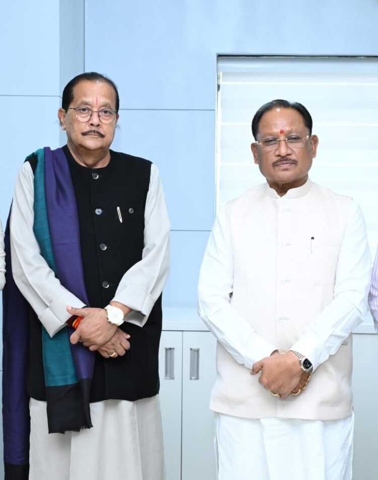 मुख्यमंत्री श्री विष्णु देव साय से झारखंड के वित्त मंत्री श्री राधाकृष्ण किशोर ने की सौजन्य भेंट*