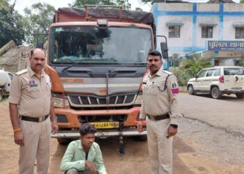 Raigarh News : “ऑपरेशन प्रहार” में छाल पुलिस की कार्रवाई में 8.5 टन संदिग्ध लोहे का कबाड़ और 6 चक्का वाहन जब्त