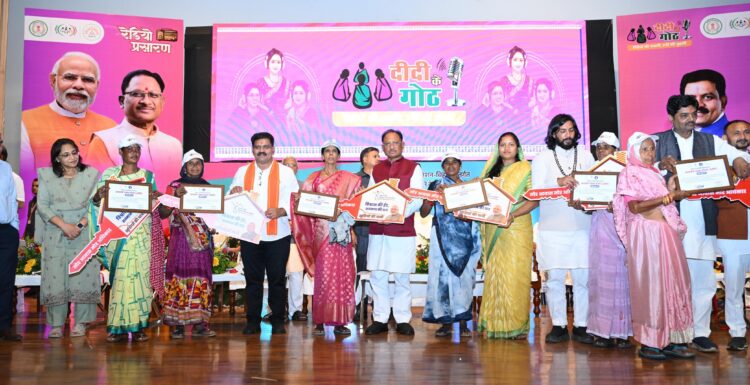 मोर गांव–मोर पानी’ महाअभियान के उत्कृष्ट कार्यों पर आधारित कॉम्पेंडियम का मुख्यमंत्री श्री विष्णु देव साय ने किया विमोचन*