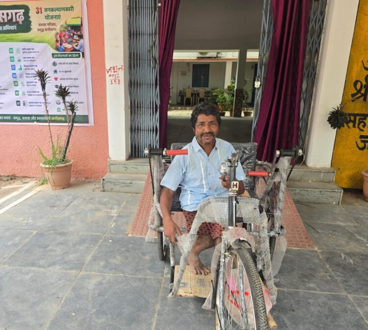 *24 घंटे में मिली ट्राइसाइकिल, मुख्यमंत्री विष्णुदेव साय की संवेदनशील पहल से दिव्यांग गणेश राम यादव के जीवन को मिली नई रफ्तार*