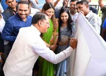 *ग्रामीण विद्यार्थियों को आधुनिक तकनीकों से जोड़ना विकसित छत्तीसगढ़ की दिशा में महत्वपूर्ण कदम : मुख्यमंत्री श्री विष्णुदेव साय*