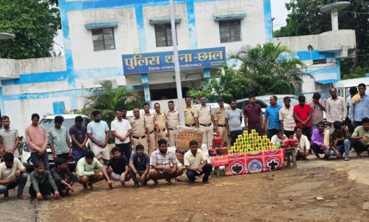 Raigarh News : ऑपरेशन अंकुश : रायगढ़-कोरबा बॉर्डर गांव धसकामुड़ा के जुए फड़ पर छाल पुलिस की दबिश, 33 जुआरी गिरफ्तार