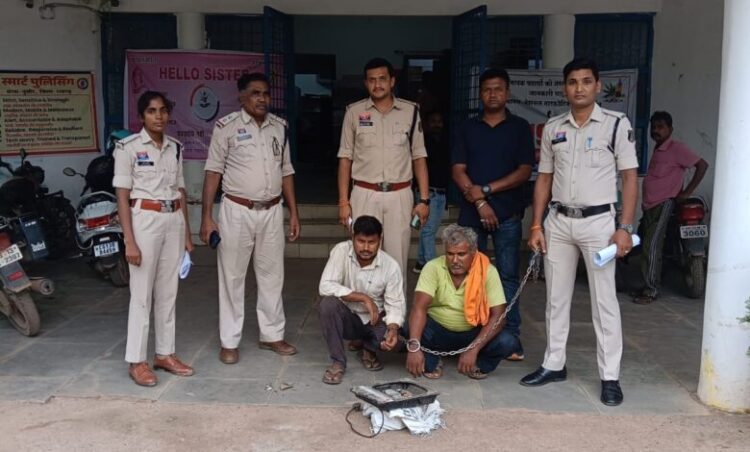 Raigarh News : पुसौर पुलिस ने घर में चोरी का किया खुलासा, चोर और चोरी का सामान खरीदने वाला कबाड़ी गिरफ्तार