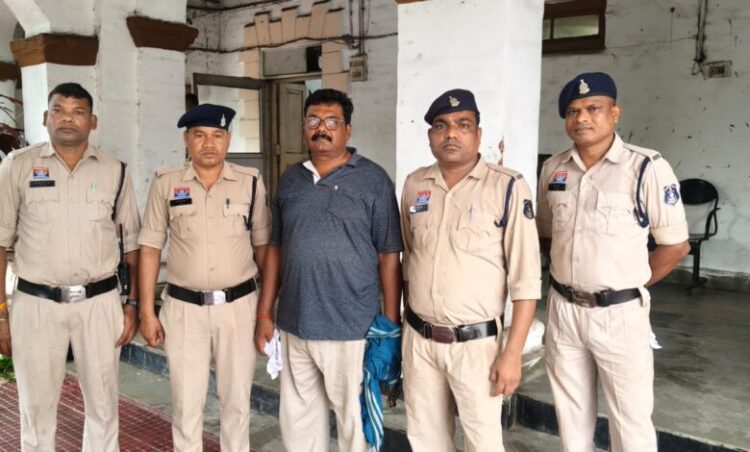 Raigarh News : ‘ऑपरेशन क्लीन हंट’ में रायगढ़ पुलिस को बड़ी सफलता, सहारा इंडिया फ्रॉड का 3 साल से फरार ब्रांच मैनेजर गिरफ्तार