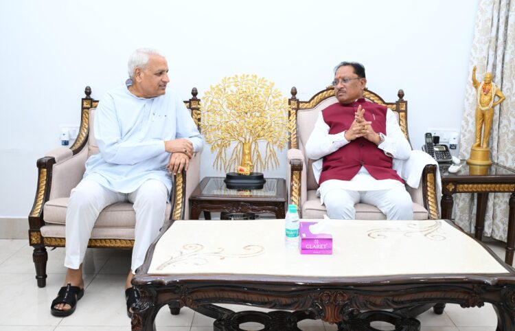 मुख्यमंत्री श्री विष्णुदेव साय से लघु उद्योग भारती के प्रतिनिधिमंडल ने की सौजन्य मुलाकात : 14वें इंडिया इंडस्ट्रियल फेयर की तैयारियों पर हुई चर्चा*