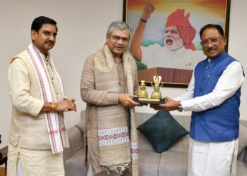*मुख्यमंत्री श्री विष्णुदेव साय ने छत्तीसगढ़ में प्रमुख रेल परियोजनाओं को गति देने रेल मंत्री श्री अश्विनी वैष्णव से की विस्तृत चर्चा*