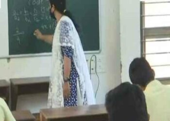 Chhattisgarh latest News: बीच सत्र में शिक्षक नहीं होंगे रिटायर, अंतिम दिन तक कार्य करने की दी अनुमति, साय सरकार का बड़ा फैसला