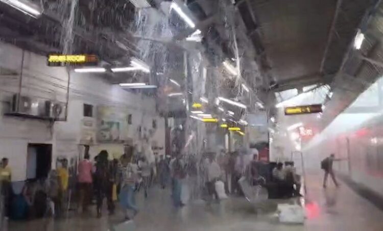 Chhattisgrah news raipur: मूसलाधार बारिश से पानी-पानी हुआ रायपुर रेलवे स्टेशन, बारिश में व्यवस्थाएं चौपट, यात्री हुए परेशान