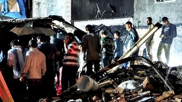 Mumbai Mankhurd Incident: भारी बारिश के बीच बड़ा हादसा, तीन मंजिला बिल्डिंग का हिस्सा गिरने से छह लोगों की मौत