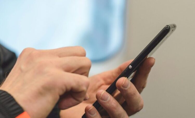 Mobile Recharge Plan: आम आदमी को बड़ा झटका; जल्द 15% तक महंगे हो सकते हैं रिचार्ज प्लान, जेब पर पड़ेगा सीधा असर