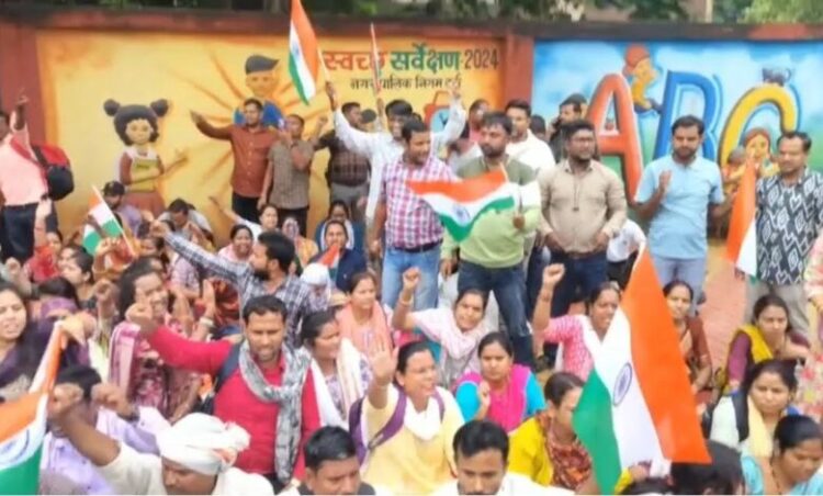 Chhattisgarh top news: दुर्ग में 22 दिनों से अतिथि शिक्षकों का आंदोलन; कई आंदोलनकारी हिरासत में, धरनास्थल पर जवान तैनात