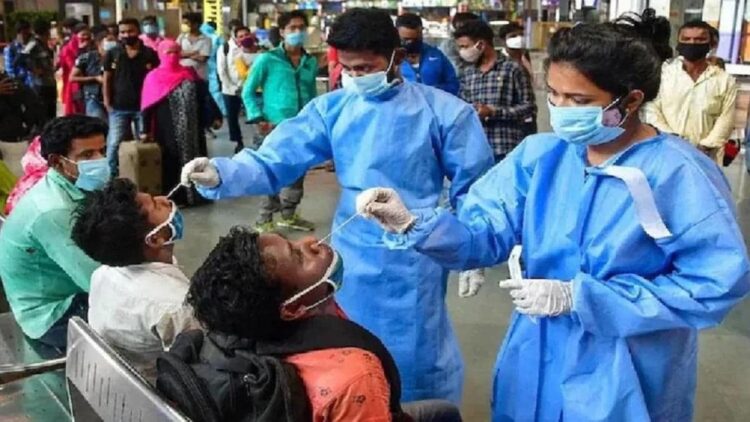 Covid Cases Today: भारत में कोरोना ने फिर बढ़ाई टेंशन, चपेट में आने से चार लोगों की मौत, स्वास्थ्य विभाग में मचा हड़कंप