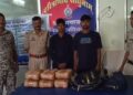 Chhattisgarh news: छत्तीसगढ़ पुलिस की बड़ी कार्रवाई, 6.35 लाख का गांजा के साथ दो तस्कर गिरफ्तार, ओडिशा से UP लेकर जा रहे थे तस्कर