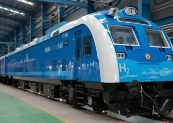hydrogen train: देश की पहली हाइड्रोजन ट्रेन को PM मोदी ने दिखाई हरी झंडी