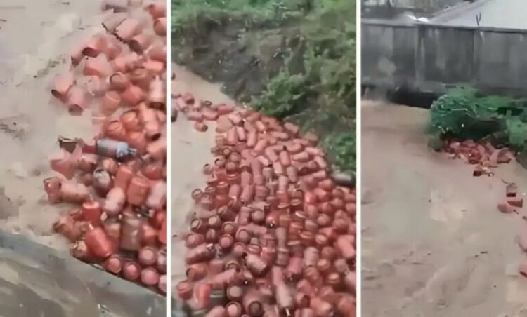 Raigad news: बाढ़ का कहर! भारी बारिश में बह गए 3000 गैस सिलेंडर, प्रशासन ने जारी किया अलर्ट