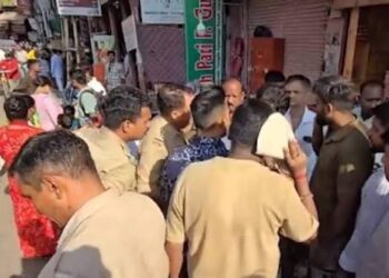 Shri Kashi Vishwanath Temple News: काशी विश्वनाथ मंदिर परिसर पर फायरिंग, 3 घायल… लगों में मची अफरा-तफरी