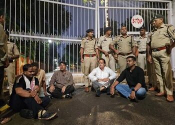 Chhattisgarh top news: छत्तीसगढ़ पुलिस का बड़ा एक्शन, राजभवन घेराव मामले में कांग्रेस के कई नेताओं के खिलाफ FIR दर्ज