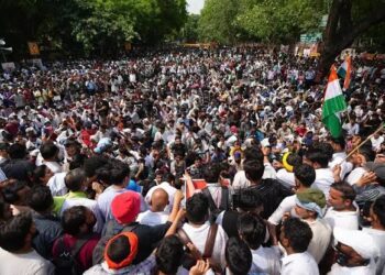 Delhi protest: जंतर-मंतर खाली करने का दिल्ली पुलिस ने किया एलान, मेट्रो का किराया भी किया माफ
