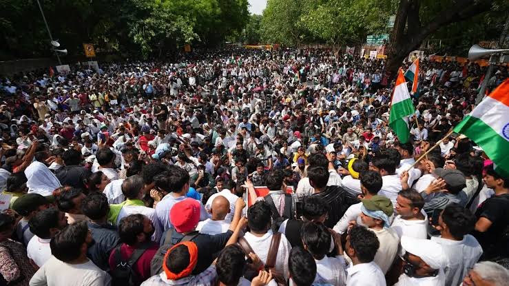 Delhi protest: जंतर-मंतर खाली करने का दिल्ली पुलिस ने किया एलान, मेट्रो का किराया भी किया माफ