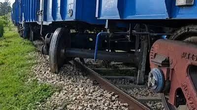 Goods Train Derailed Amethi: बड़ा रेल हादसा, मालगाड़ी के 7 डिब्बे पटरी से उतरे, यातायात प्रभावित
