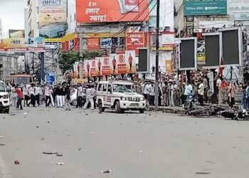 Bihar news: बिहार में छात्रों के प्रदर्शन दौरान खुलेआम फायरिंग के आरोप, SP समेत 30 पुलिसकर्मी घायल, शाम तक इंटरनेट बंद