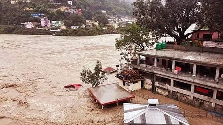 jammu and kashmir landslide: भारी बारिश का कहर: बाढ़-लैंडस्लाइड से 11 लोगों की मौत, कई लापता