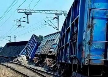 Goods Train Derailment Delhi: बड़ा रेल हादसा, मालगाड़ी के 6 डिब्बे पटरी से उतरे, 53 ट्रेनें प्रभावित; 16 रद्द…