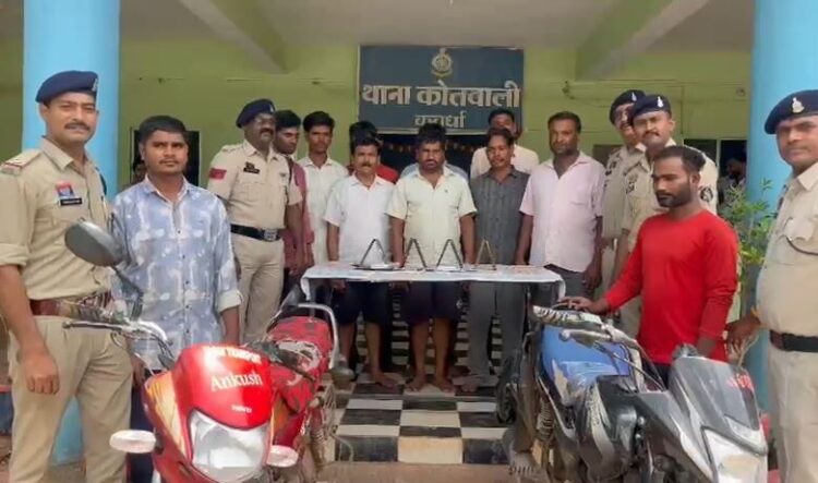 Chhattisgarh top news: फार्म हाउस में चल रहे हाईप्रोफाइल जुआ फड़ पर पुलिस का छापा! 11 जुआरी गिरफ्तार