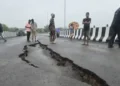 Chhattisgarh news: राजनांदगांव में पहली ही बारिश में 22 करोड़ का ओवरब्रिज टूटा, 15 दिन पहले हुआ था लोकार्पण