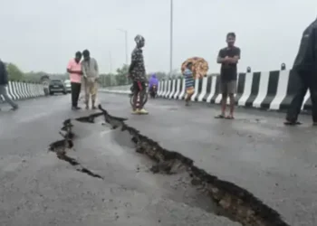 Chhattisgarh news: राजनांदगांव में पहली ही बारिश में 22 करोड़ का ओवरब्रिज टूटा, 15 दिन पहले हुआ था लोकार्पण