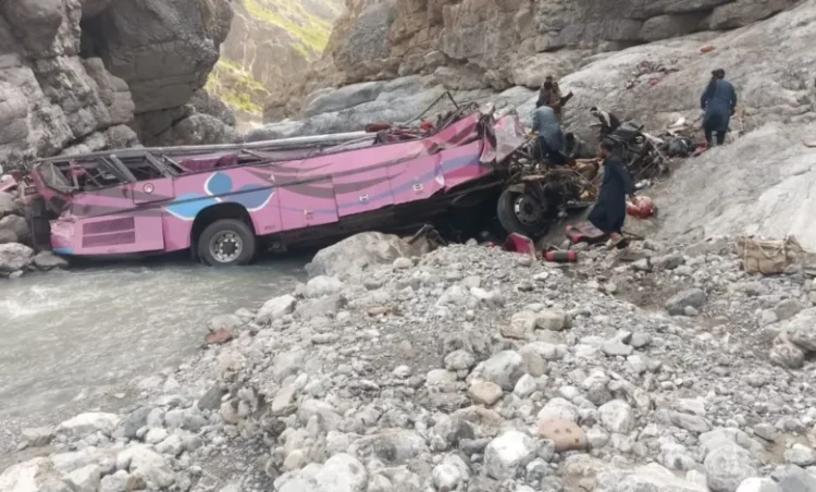 Accident news: भीषण सड़क हादसा, खाई में गिरी यात्रियों से भरी बस; 40 यात्रियों की दर्दनाक मौत