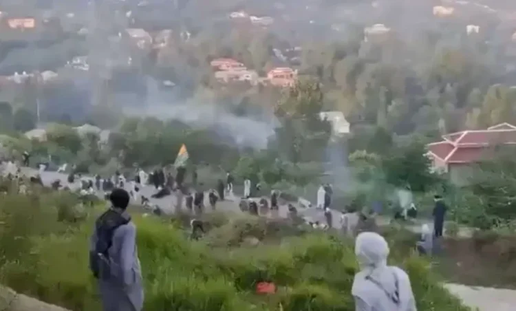 PoK Election Violence: प्रदर्शनकारियों पर बर्बरता, सेना की फायरिंग में 19 लोगों की मौत, इंटरनेट-बिजली ठप