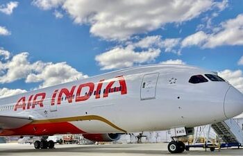 varanasi airport Firing: एयरपोर्ट पर चेकिंग के दौरान चली गोली, महिला कर्मचारी समेत दो लोग घायल