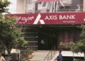 Axis Bank credit card: 28 अगस्त से Axis Bank क्रेडिट कार्ड के नियमों में होगा बड़ा बदलाब, ग्राहकों को पड़ेगा सीधा असर