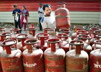 India LPG Production: रसोई गैस को लेकर सरकार का बड़ा फैसला, 21 कंपनियों को दिया प्रोडक्शन टारगेट; जानें कैसे करेगा काम