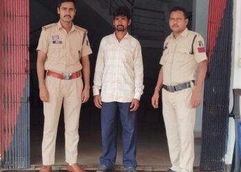 Chhattisgarh samachar: गांजा तस्कर के खिलाफ छत्तीसगढ़ पुलिस की बड़ी कार्रवाई, 4.300 किलो गांजा के साथ युवक गिरफ्तार