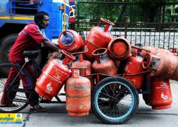 Gas Cylinder Price Hike: LPG सिलेंडर पर बड़ा अपडेट, 16 अगस्त से 1000 रुपये वाला सिलेंडर मिलेगा 2900 में, जानें क्या करना होगा?