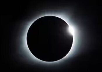 Lunar Eclipse 2026: इस दिन लगेगा साल का आखिरी चंद्र ग्रहण, जानिए भारत में दिखेगा या नहीं