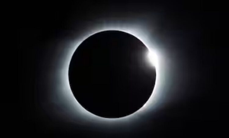 Lunar Eclipse 2026: इस दिन लगेगा साल का आखिरी चंद्र ग्रहण, जानिए भारत में दिखेगा या नहीं