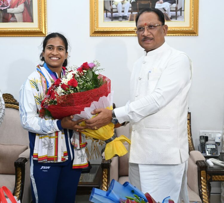 राष्ट्रमंडल खेलों की रजत पदक विजेता ज्ञानेश्वरी यादव का मुख्यमंत्री निवास में भव्य स्वागत*