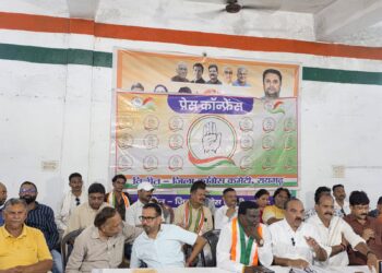 जलकर व संपत्तिकर विसंगतियों के विरोध में कांग्रेस ने किया प्रेसवार्ता और आयुक्त को सौंपा ज्ञापन