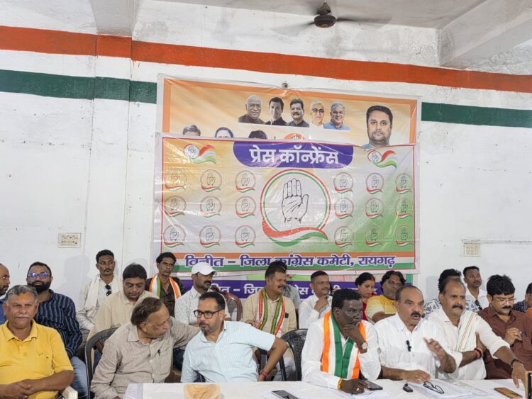 जलकर व संपत्तिकर विसंगतियों के विरोध में कांग्रेस ने किया प्रेसवार्ता और आयुक्त को सौंपा ज्ञापन